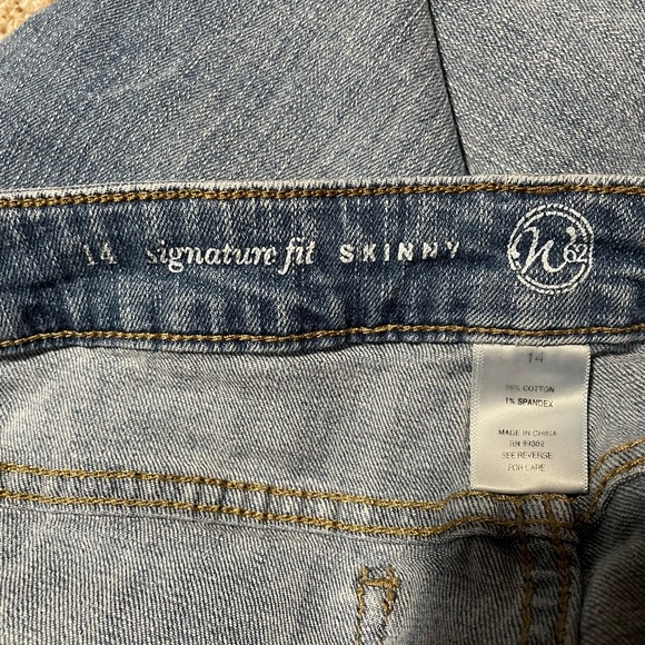 Dressbarn Signature Jeans - Picture 2 of 3